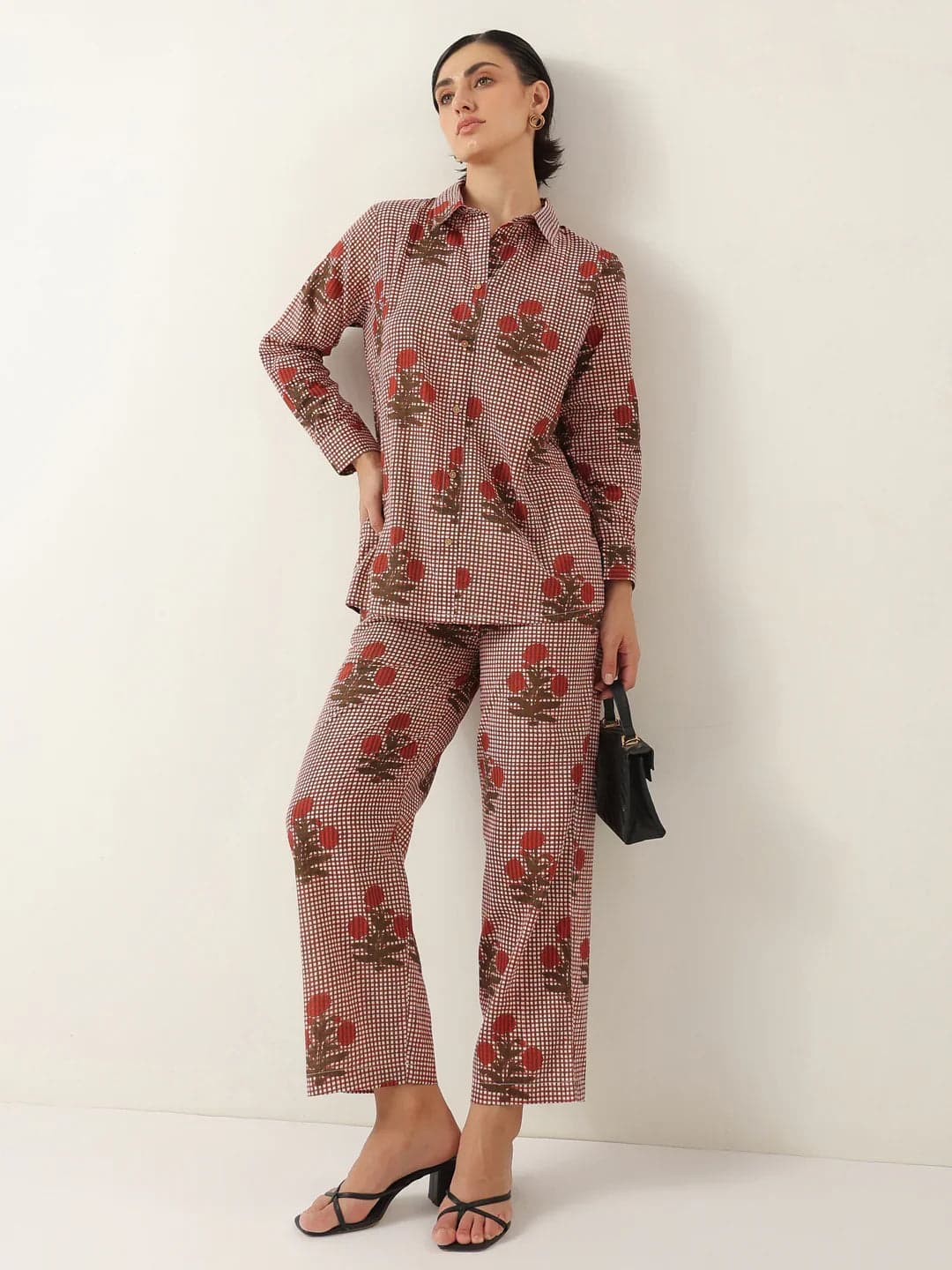Crimson Garden Collar Rest